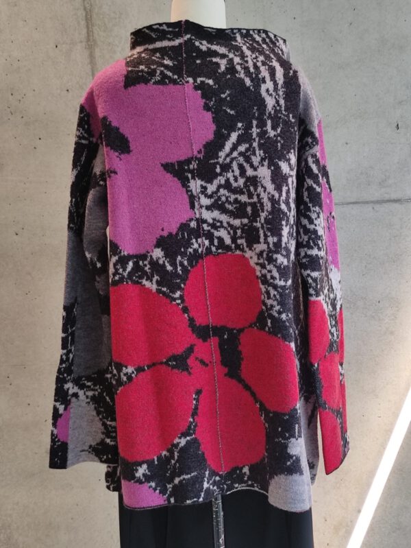 Groß (2e09a6dd-4e1a-4f72-8656-a12213191346)