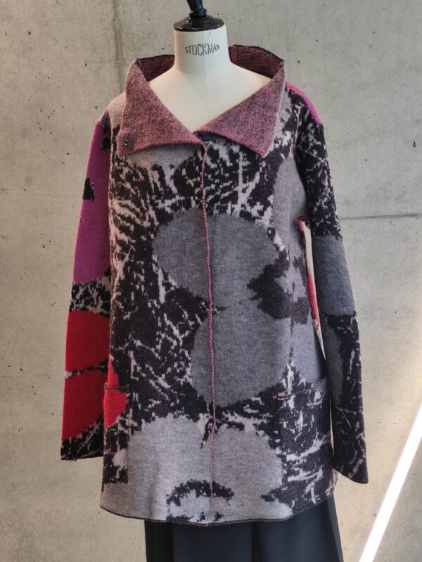 Groß (b4ade81f-c5ca-47ad-9108-de465180c602)