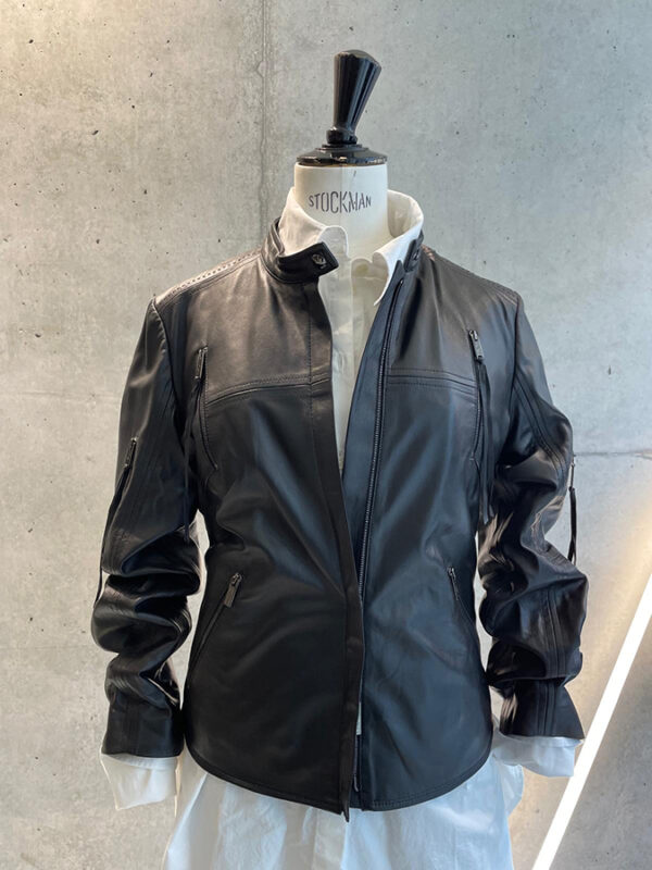 e93e55cc-1abd-4c62-bc7d-5b17a466d23d