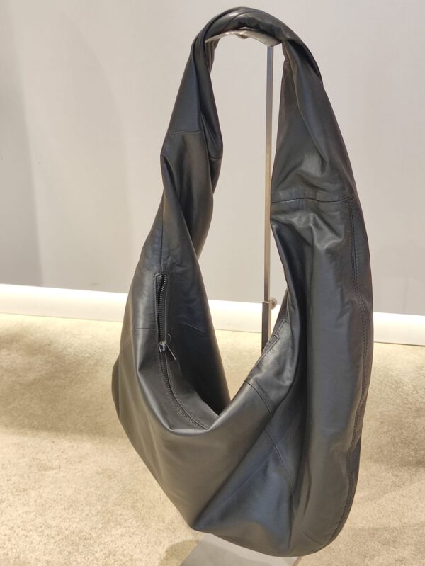 2b624d65-fe9d-45ae-b8b4-934c291802e5