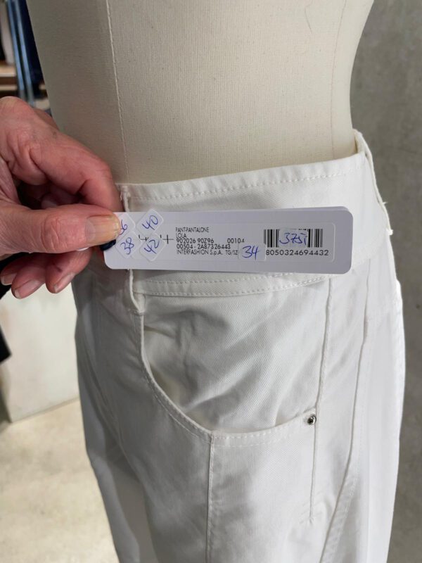 97b66e9e-b3f4-4b16-b356-ed2d1e63d933